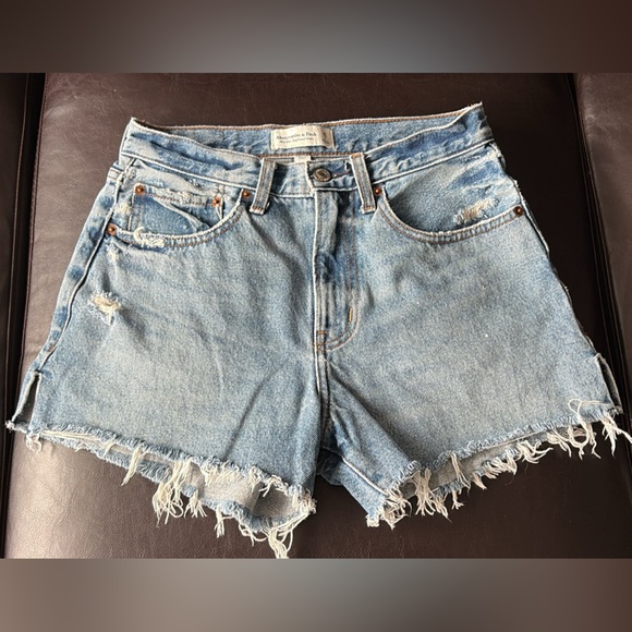 Abercrombie curve love mid rise boyfriend shorts - Picture 1 of 4